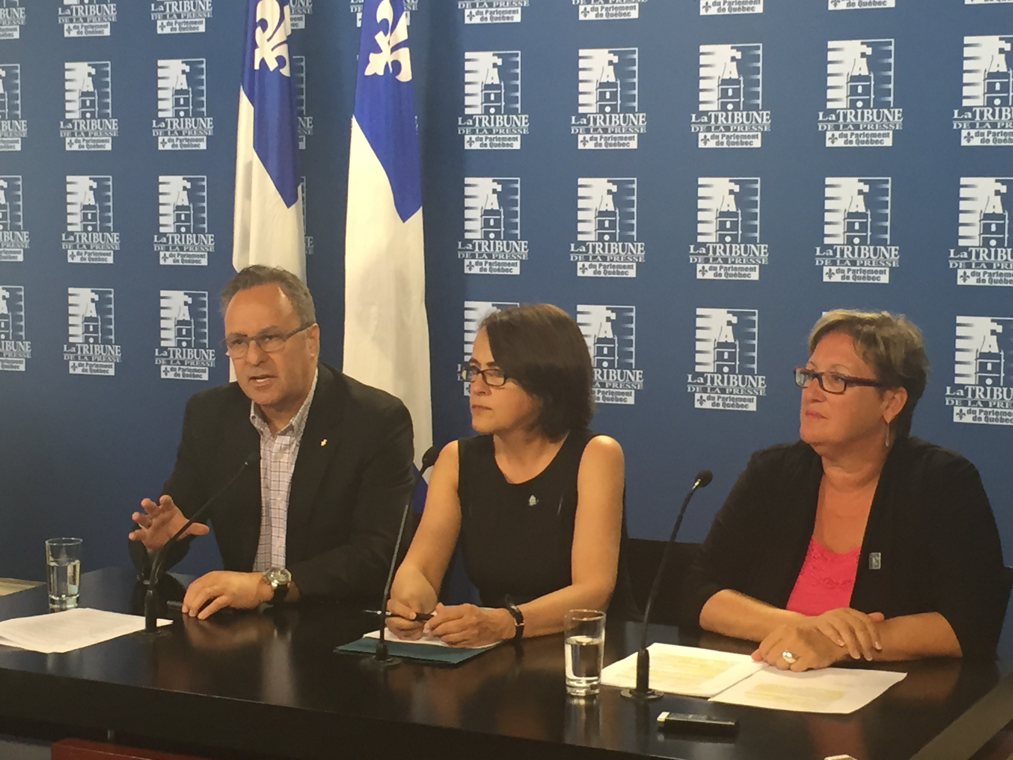 Les représentants du Front commun en conférence de presse le 5 juin 2015.