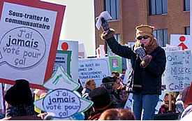<b><font size=2 color=navy><i>Qui sème la misère, récolte la colère</font></b> <br><br> Une autre manifestation a eu lieu le 26 février à Victoriaville lors des consultations prébudgétaires du ministre Yves Séguin. <i>Visitez le <font color=blue>scfp.qc.ca</font> pour en savoir plus. <br> <br><i>Photo Didier Debusschère