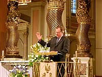 M. Henri Massé, président de la Fédération des travailleurs et travailleuses du Québec (FTQ), à l’occasion des funérailles de M. Louis Laberge, le 24 juillet 2002