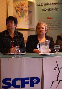 À droite, Ginette Bussières, présidente du Conseil provincial des cégeps du SCFP. <br> <br><i>Photo Service de l'information