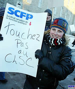 Une des manifestantes, rue Saint-Denis, à Montréal. <br> <br>Photo André Périard <br>