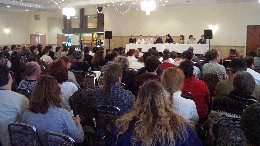 Plus d'une centaine de délégués des 2200 membres de Vidéotron en réunion jeudi après-midi, à Montréal. <br><i>Photo Service de l’information SCFP