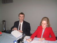 Réal Leboeuf, président de la section locale 687 (TVA) et Nathalie Blais, vice-présidente-information en conférence de presse pour dénoncer le démantèlement du service des sports.