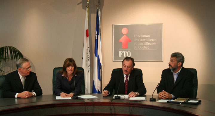 Photo de la conférence de presse.