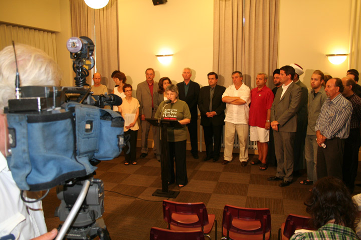 Les participants à la conférence de presse pour la paix au Liban, dont le président de la FTQ, Henri Massé. (photos: FTQ, Jean Laverdière)