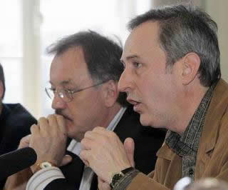 Henri Massé et Jules Bordeleau lors de la conférence de presse à laquelle participait aussi Robert Fortin, du syndicat des employés, et Alain Gravel, président de la FPJQ. <br> <br>©Photo André Périard <br> <br> <br> http://www.sauvonsckac.com