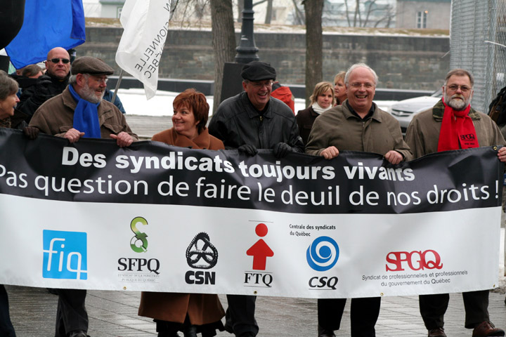 Une délégation d'organisations syndicales, dont René Roy secrétaire général de la FTQ