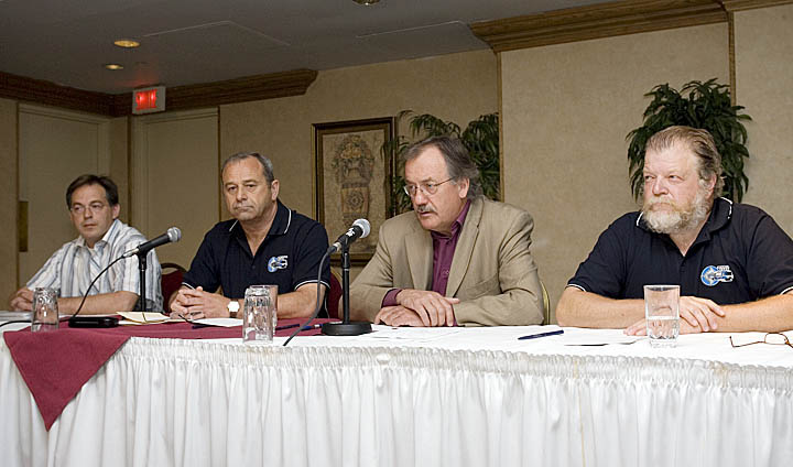 Photos de la conférence de presse.