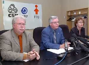 Pierre Dupuis (FTQ), Louis Roy (CSN) et Louise Chabot (CSQ) lors du point de presse.