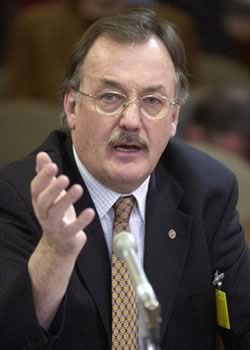Henri Massé, président de la FTQ<br><br><font color=red><b>Mémoire de la FTQ<br></b></font>Télécharger le mémoire de la FTQ présenté dans le cadre des consultations prébudgétaires du ministre des Finances du Québec, M. Yves Séguin <br><br><i>Photo archive Didier Debusschère