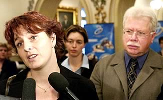 Hélène Potvin, présidente de l'association québécoise des centres de la petite enfance et Pierre Dupuis, vice-président de la FTQ. <br><i>Photo: Didier Debusschère