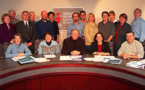 Le secrétaire général, René Roy, a donné le coup d'envoi à la FTQ, le 28 octobre, de la Semaine québécoise des adultes en formation, en présence des membres du comité de l'éducation de la centrale. Il est accompagné notamment de la vice-présidente Nicole Bluteau et de la directrice du Service de l'éducation de la FTQ, Johanne Deschamps. <i>Photo: Serge Jongué