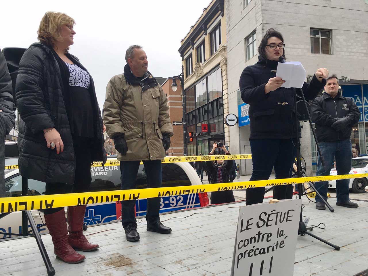 Le SÉTUE-UQAM souligne la 100e journée de grève lors d’un rassemblement de solidarité qui s’est tenu aux abords de l’UQAM..