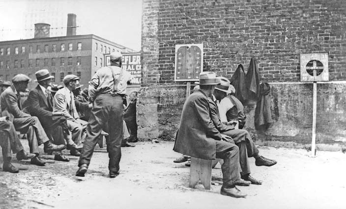 Chômeurs jouant aux anneaux à Montréal, vers 1935