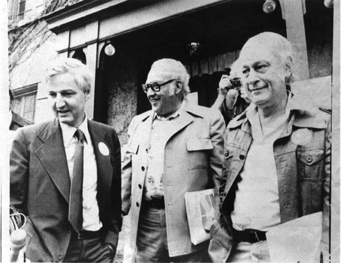 René Lévesque, premier ministre du Québec, Louis Laberge, président de la FTQ et Paul Desmarais, président de Power Corporation,sont réunis lors du premier Sommet économique du gouvernement du Parti Québécois, en 1977.